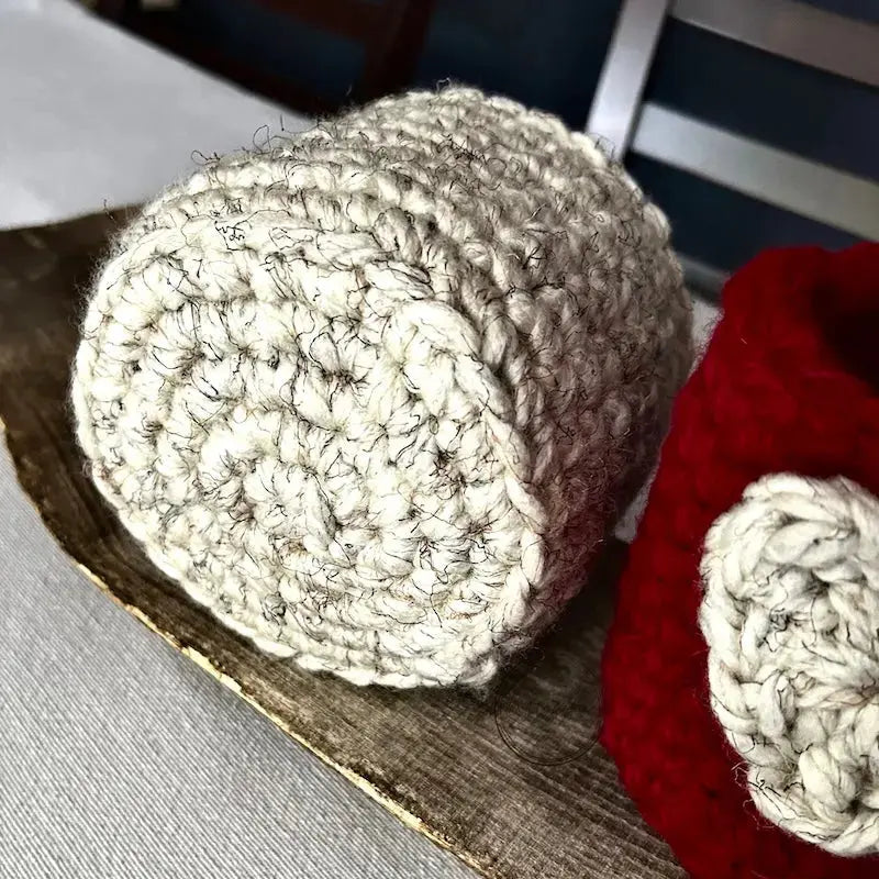 A look at the bottom of the basket, that's made from this crochet pattern.